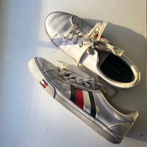 TOMMY HILFIGER SHOES SIZE 8